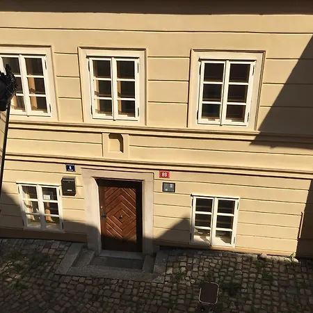 At The Golden Plough Lägenhet