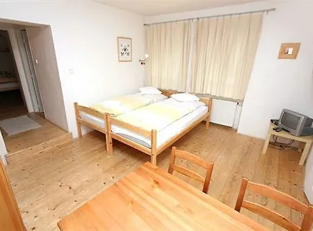 At The Golden Plough Lägenhet Prag