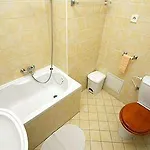 At The Golden Plough Апартаменты *