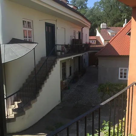 Apartments At The Golden Plough Apartment *