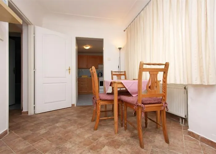 At The Golden Plough Apartmán