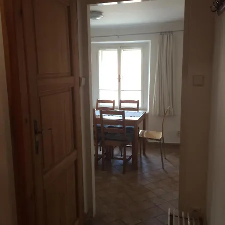 At The Golden Plough Apartament *