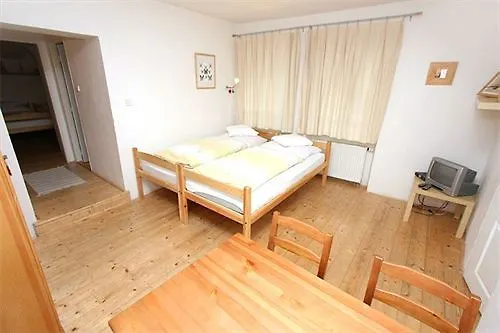 At The Golden Plough Apartamento Praga